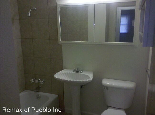 Building Photo - 3 br, 1.5 bath House - 2023 Ridgewood
