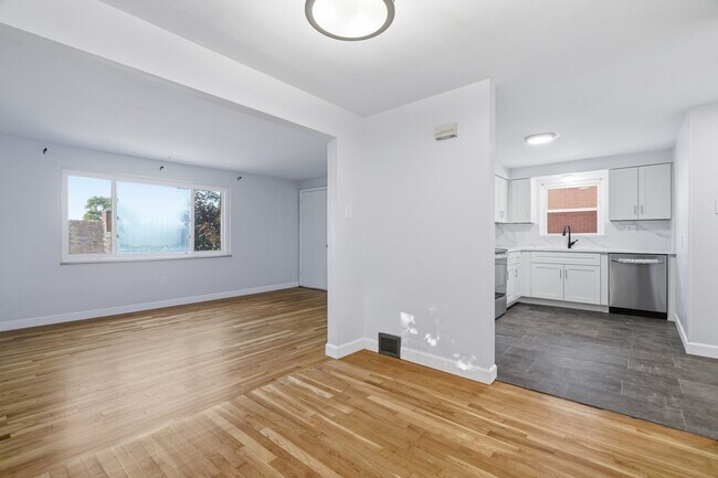 Foto del edificio - 168 Bryson Ave
