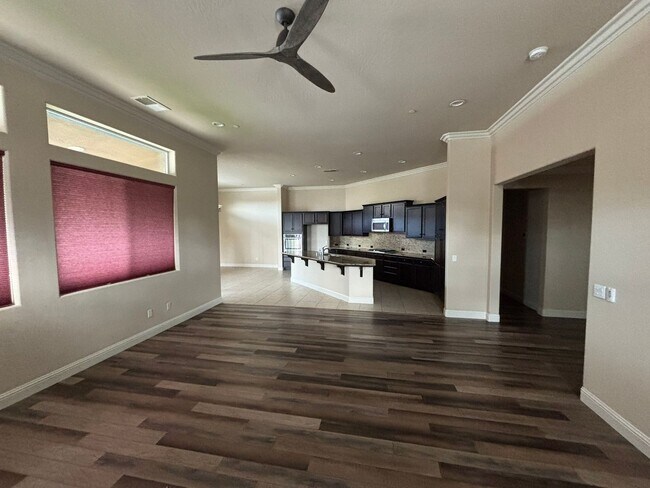 Foto del edificio - 4-Bedroom Home with 3-Car Garage, Office, Gated Community Pool & HOA Included
