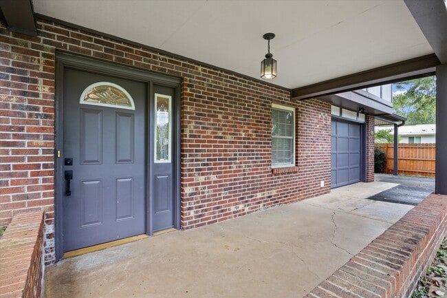 Building Photo - 1812 Sedgewick Dr