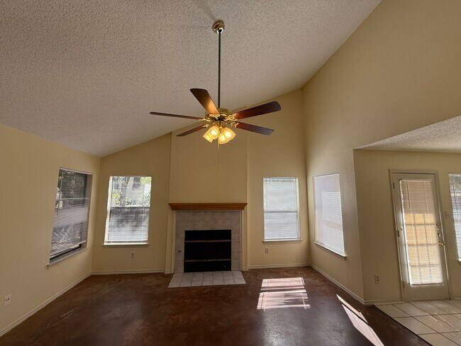 Foto del edificio - WALKING DISTANCE TO ELEMENTARY SCHOOL - WE...