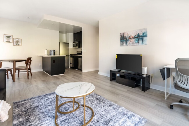 Building Photo - 899 Pine St