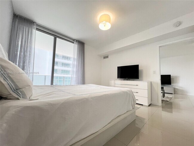 Foto del edificio - 488 NE 18th St