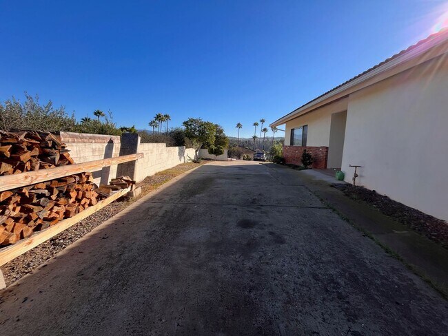 Foto del edificio - Spectacular Retro Home in a Rural Setting with Views and Space