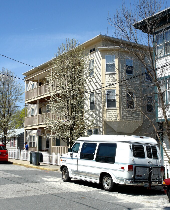Building Photo - 193 Sayles St