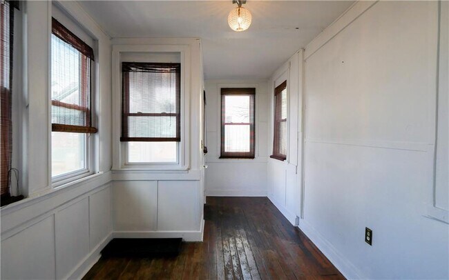 Building Photo - 18 Newport Ave