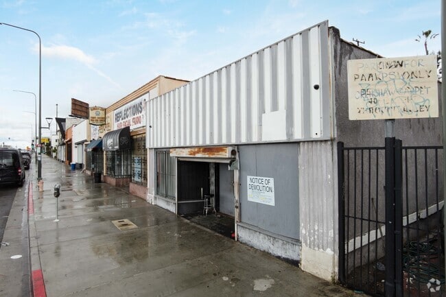 November 2022 - 4611 Crenshaw Blvd
