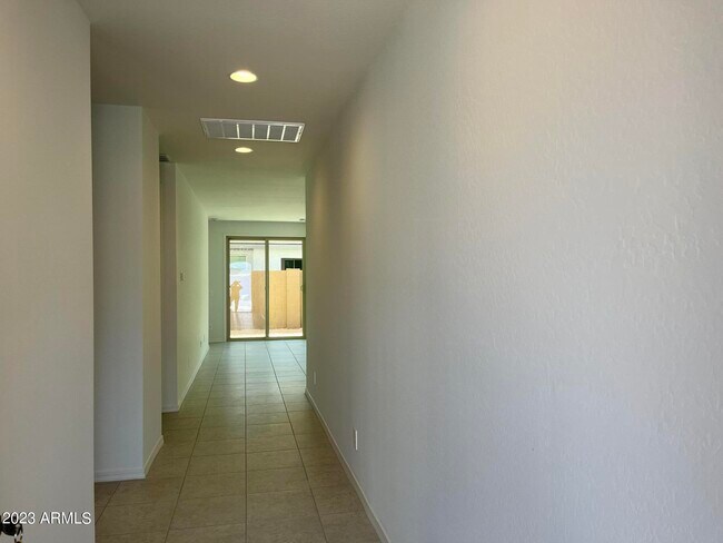 Foto del edificio - 9323 E Sector Dr