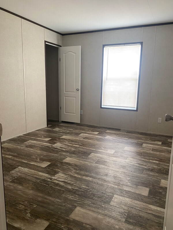 Building Photo - Wonderful, modern 3 bedroom 2 bath mobile