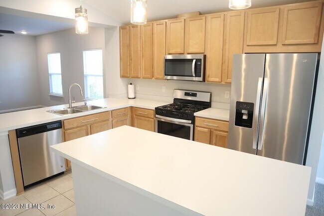 Building Photo - 104 Sanderson Dr