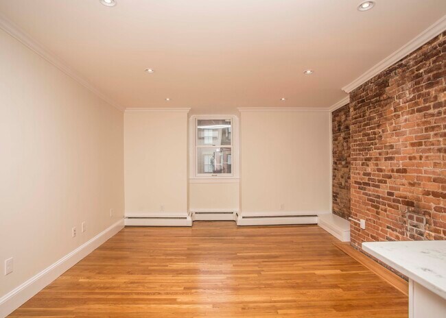 Building Photo - 146 Marlborough St