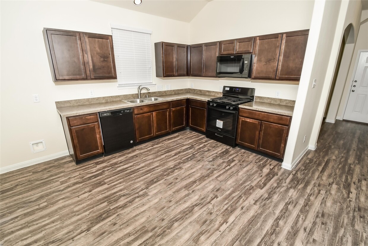 Building Photo - 29626 Woodsons Shore Dr