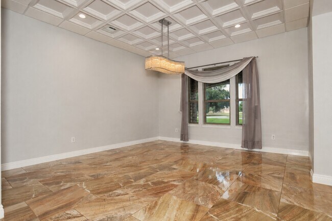 Building Photo - 527 Lily Ln