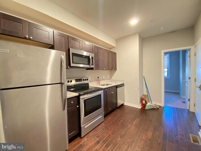 Building Photo - 1708 N Bouvier St