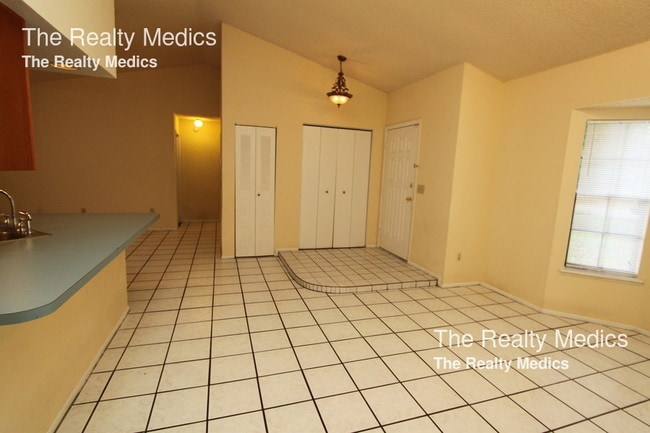 Building Photo - 3257 Dudley Dr