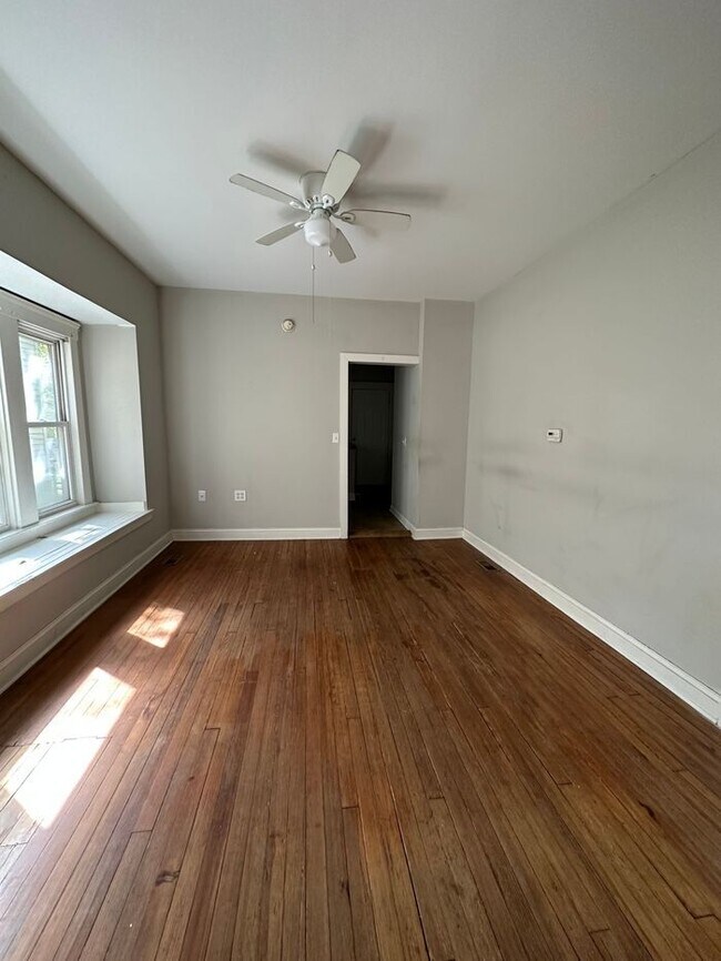 Foto del edificio - 3315 Woodbridge Ave