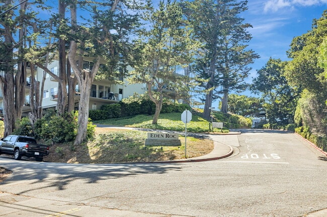 Building Photo - 363 Eden Roc Dr