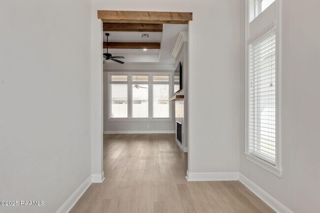 Building Photo - 109 Easy Rock Landing Dr