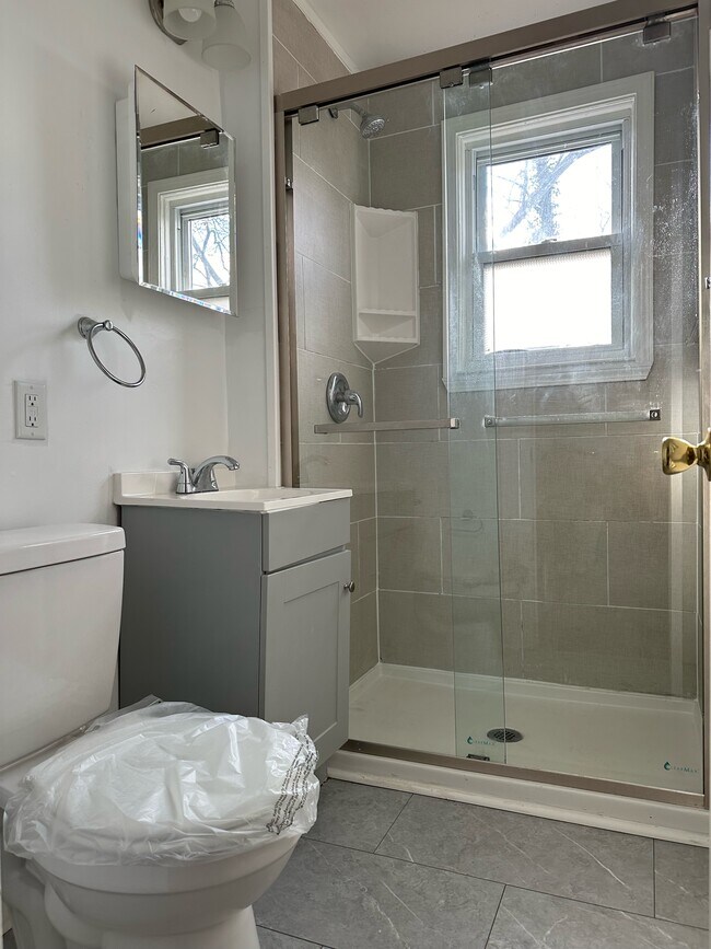 Baño - 2 Corbin Ct
