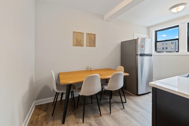 Foto del edificio - 6439 N Hamilton Ave