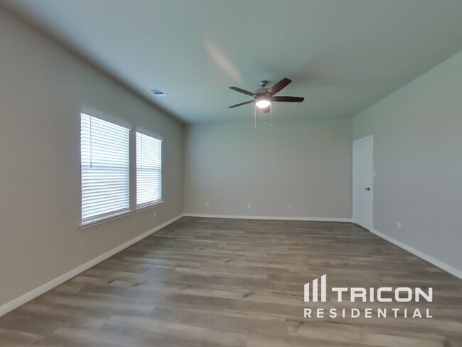Foto del edificio - 13605 Paxton Blvd