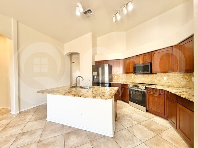 Building Photo - 4234 E Redwood Ln