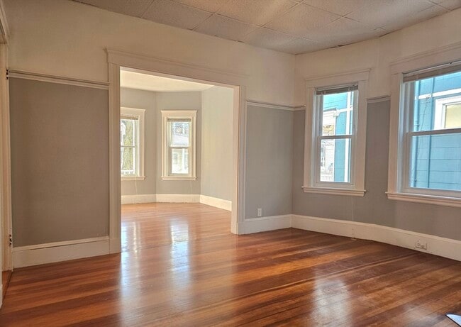 Foto del edificio - 64 Prichard Ave