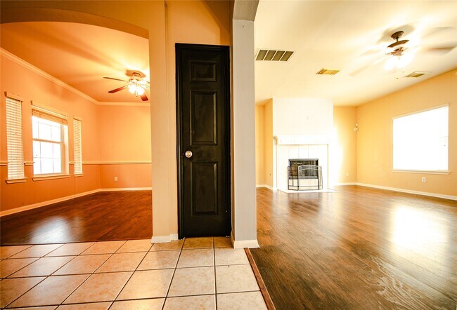 Building Photo - 2911 Quail Hawk Dr