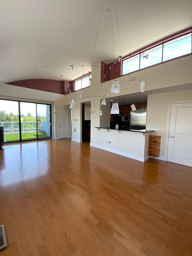Building Photo - Available Now! Spacious Two-Story Condomin...