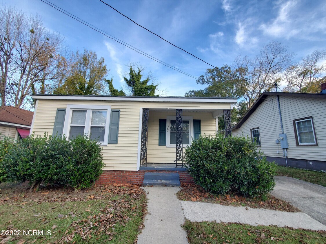 Primary Photo - 305 Cadillac St