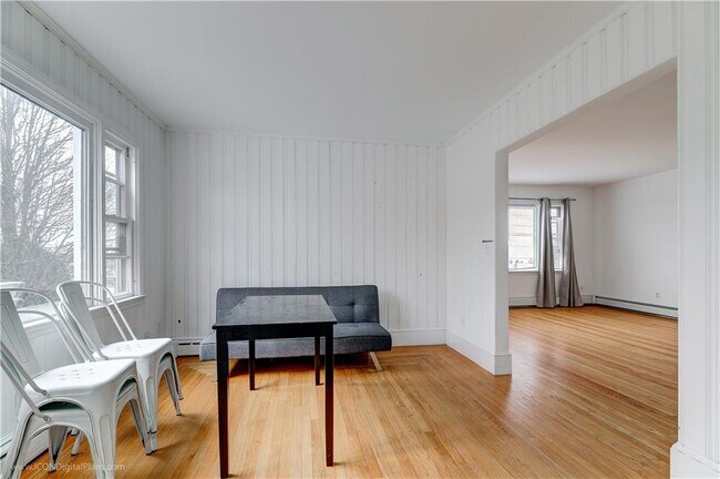 Building Photo - 845 Aquidneck Ave