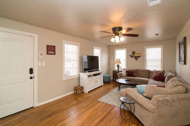 Foto del edificio - 108 Park Pl