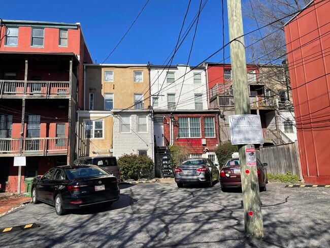 Foto del edificio - 927 N Calvert St