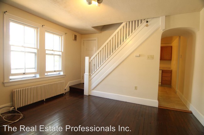 Building Photo - 264 Manatawny St