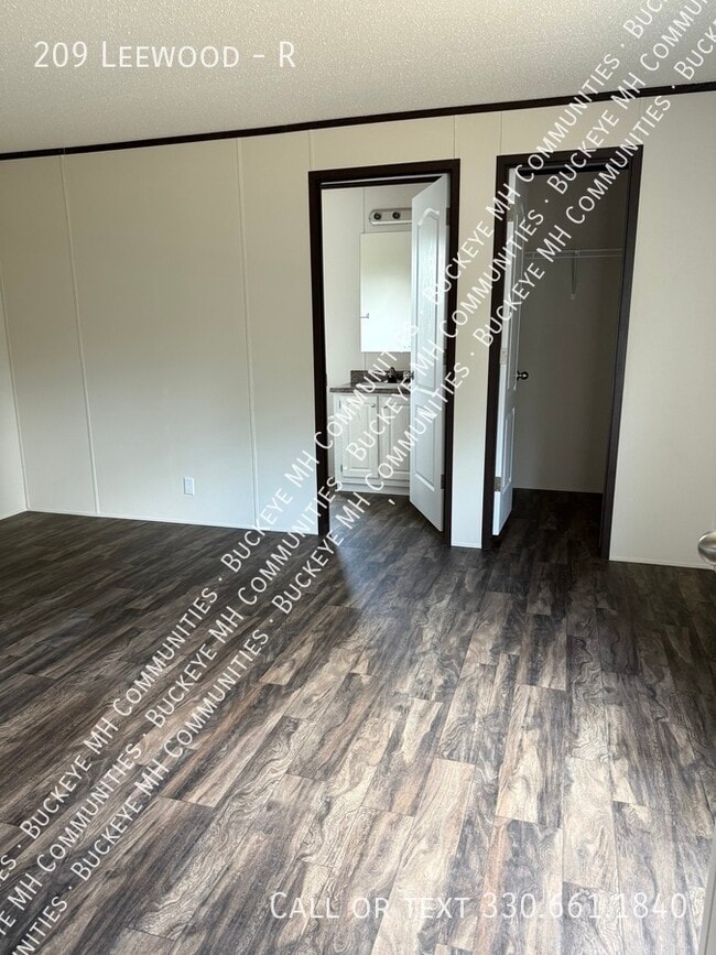 Building Photo - 209 Leewood-R