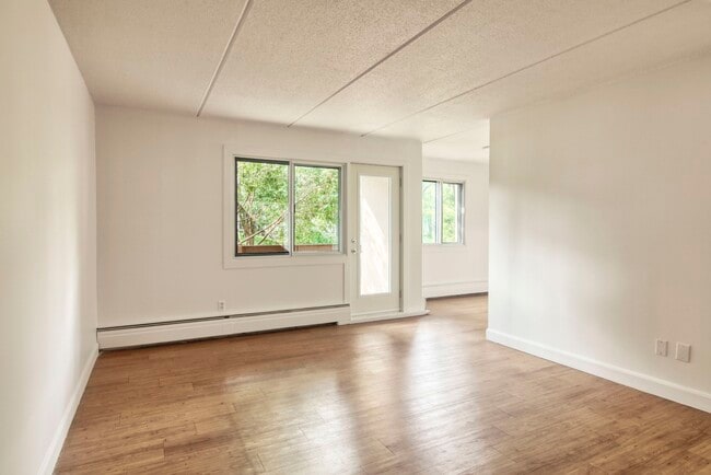 Building Photo - 705 Boulevard Churchill