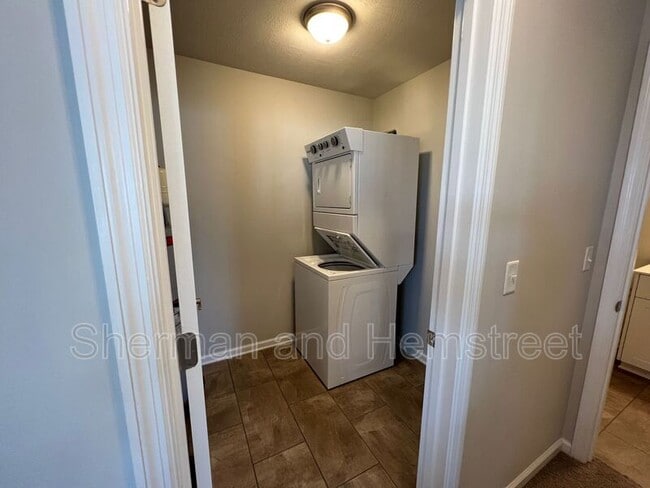 Building Photo - 746 Tarvin Cir