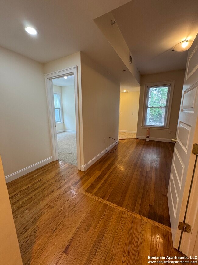 Building Photo - 56 Ashford St