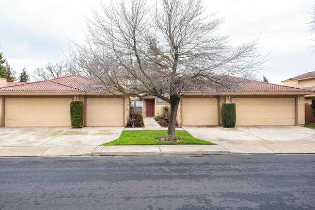 Building Photo - Hahn Triplexes