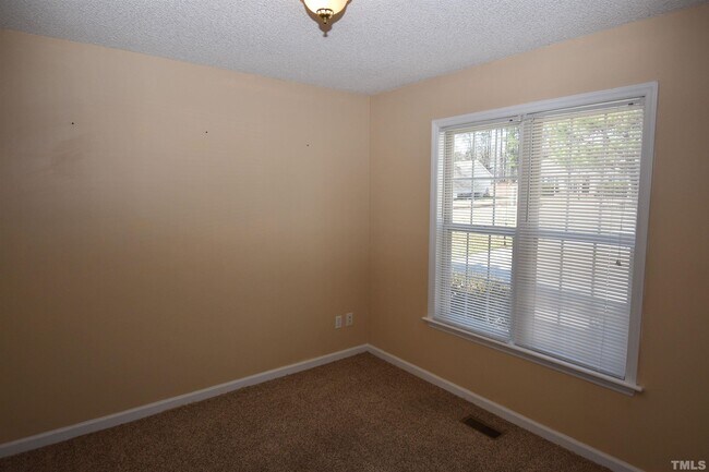 Building Photo - 117 Ses Dr