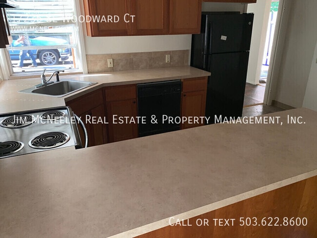 Building Photo - 17235 SE Woodward Ct