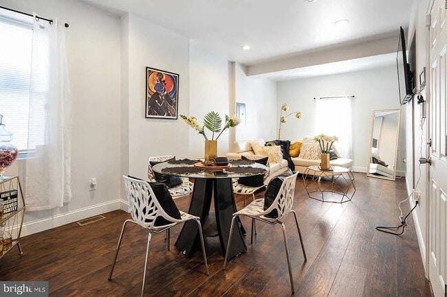 Living Room - 855 E Locust Ave