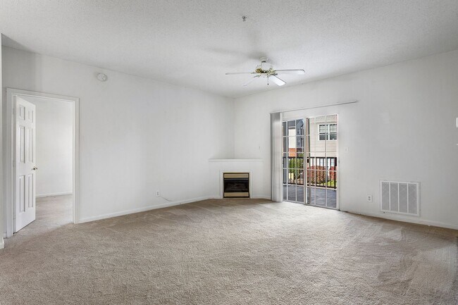 Foto del edificio - Spacious & Bright Condos Located in Glen A...