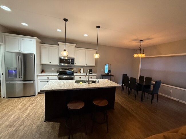 Foto del edificio - 5483 Adrian Cir