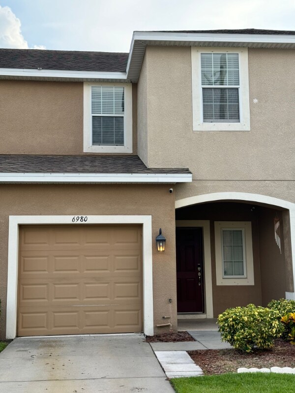 Foto principal - 6980 Holly Heath Dr