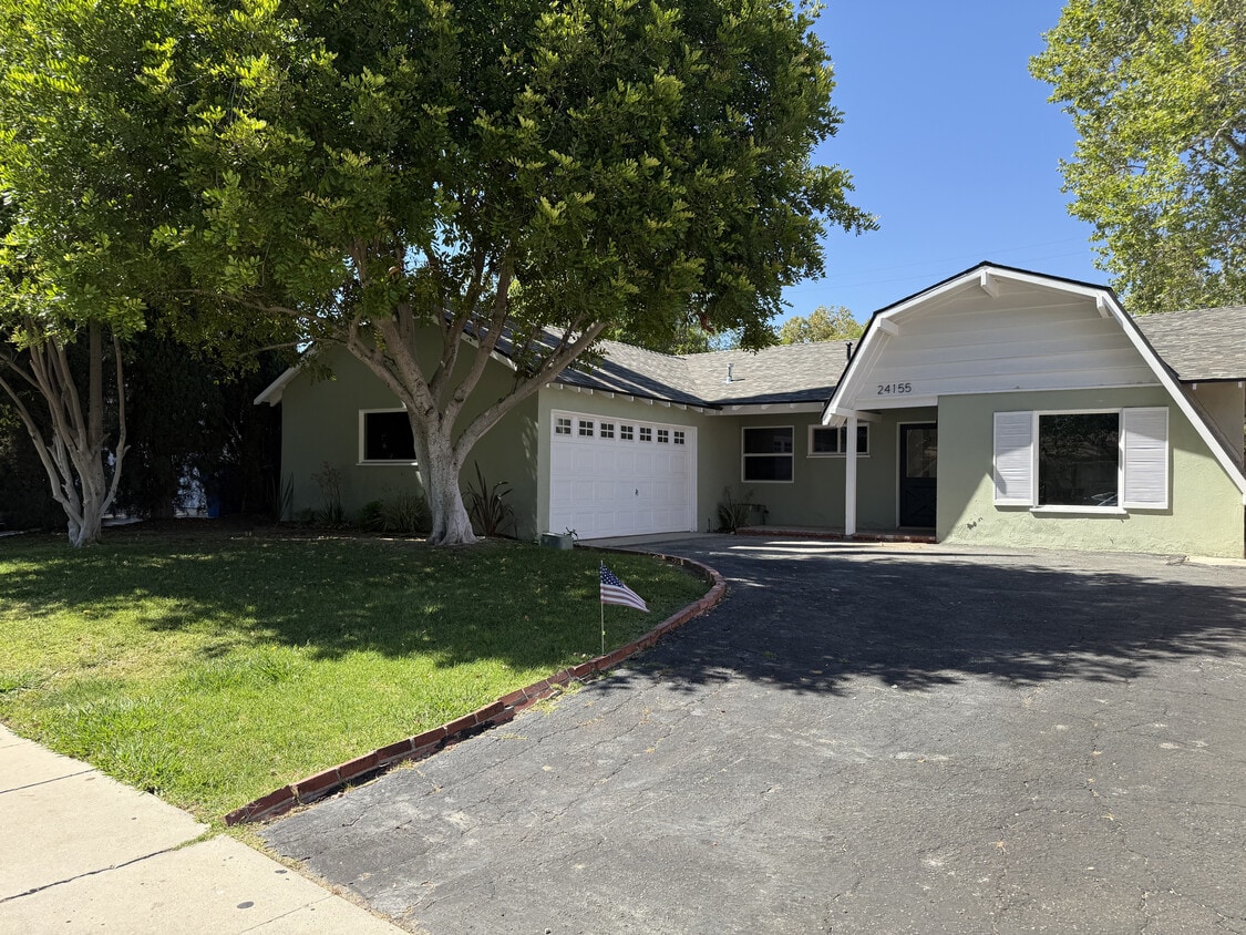 Primary Photo - 24155 Kittridge St