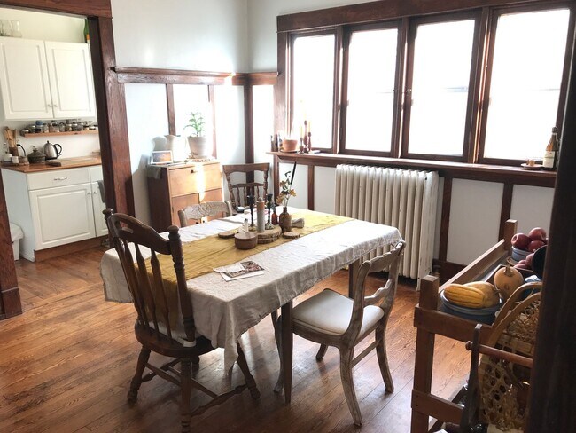 Foto del edificio - 709-711 Hawthorne NE