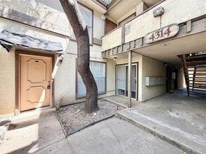 Building Photo - 4314 Travis St