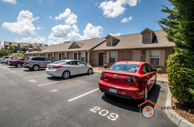 Building Photo - The Villas at Towne Acres