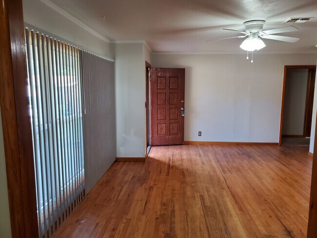 Building Photo - 512 Harriett St